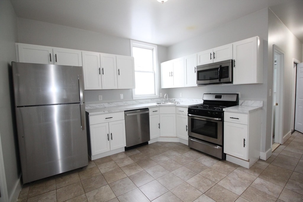 83 Devon St, Unit 3 in Boston, MA - Building Photo