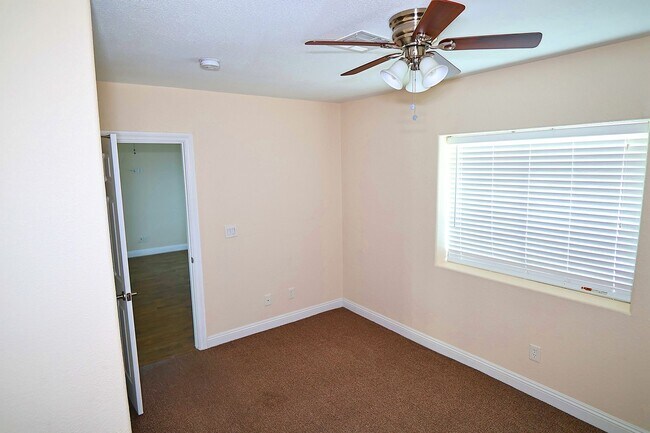 5081 N Pioneer Way in Las Vegas, NV - Building Photo - Building Photo