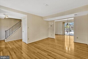 5540 Kendrick Ln in Burke, VA - Building Photo