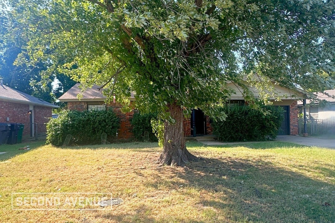 10913 N McKinley Ave in Oklahoma City, OK - Foto de edificio