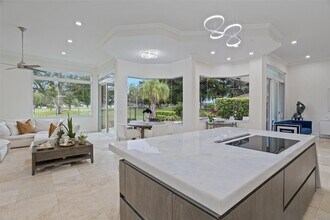 2534 Golf View Dr in Weston, FL - Foto de edificio - Building Photo