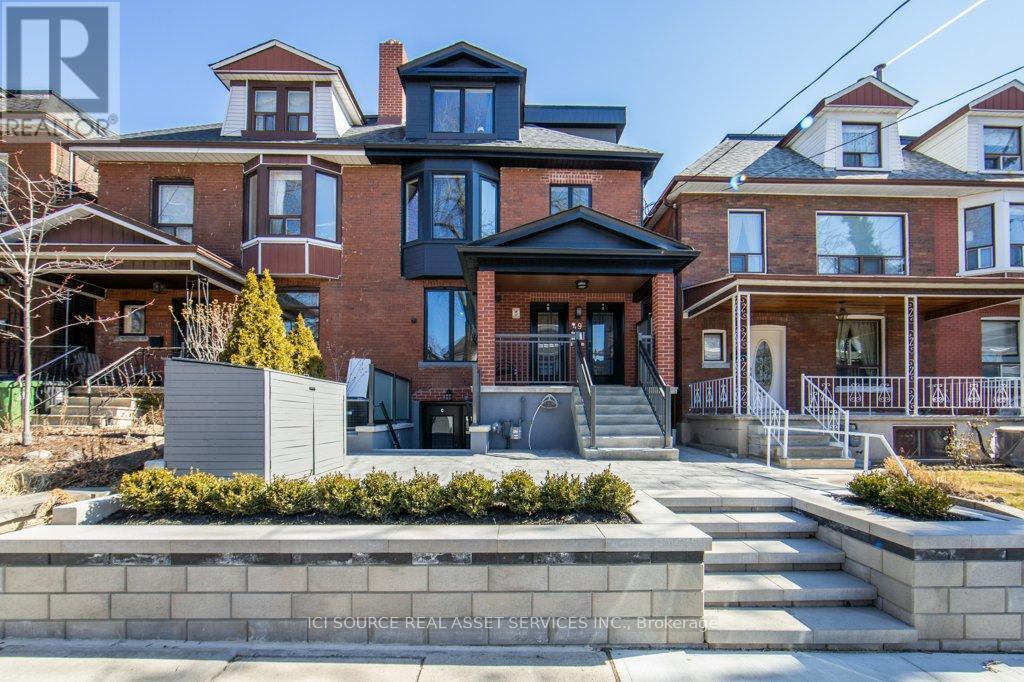 49 Beatrice St in Toronto, ON - Building Photo