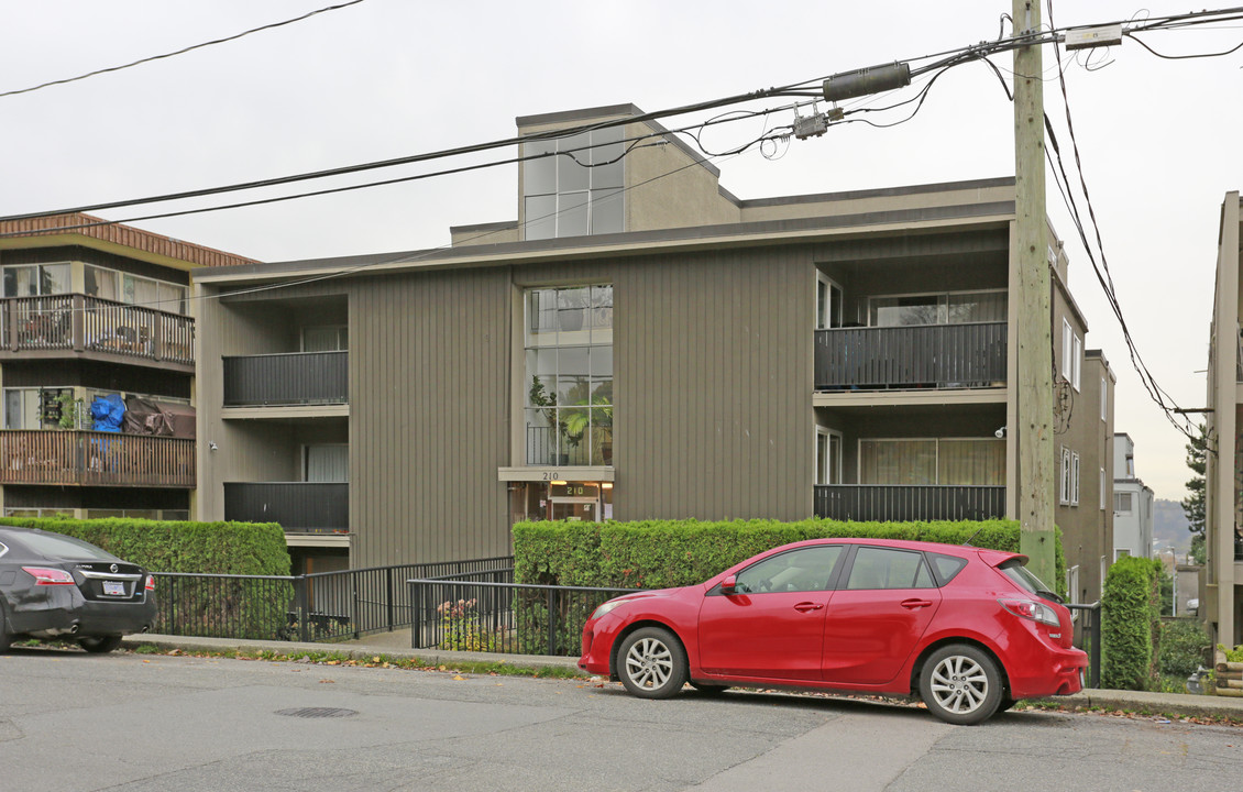 Elliot Manor in New Westminster, BC - Building Photo