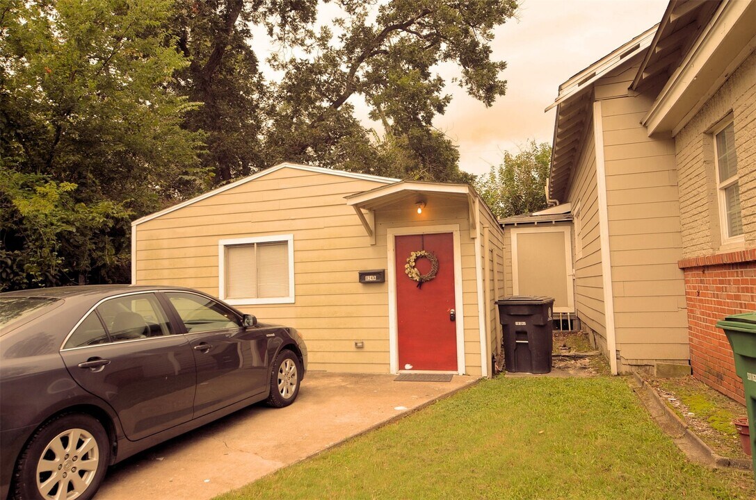 824 W 19th St in Houston, TX - Building Photo