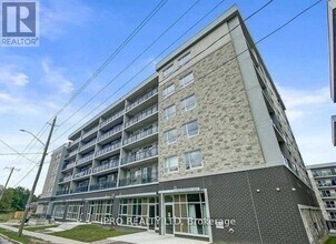 275-G275 Larch St in Waterloo, ON - Building Photo - Building Photo