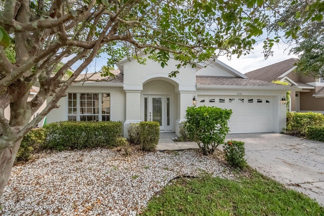 1216 Foxridge Pl in Melbourne, FL - Foto de edificio - Building Photo