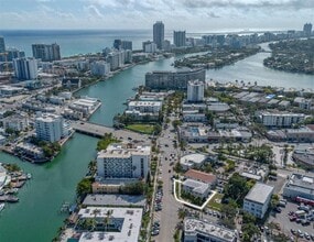 7124 Bay Dr in Miami Beach, FL - Building Photo - Building Photo