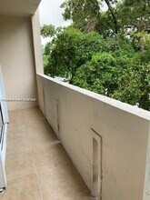 1650 S Le Jeune Rd, Unit 204 in Coral Gables, FL - Building Photo - Building Photo