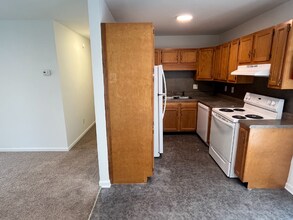 326 Cedar St in Eden, NC - Foto de edificio - Building Photo