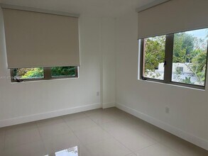 2630 SW 28th St in Miami, FL - Building Photo - Building Photo