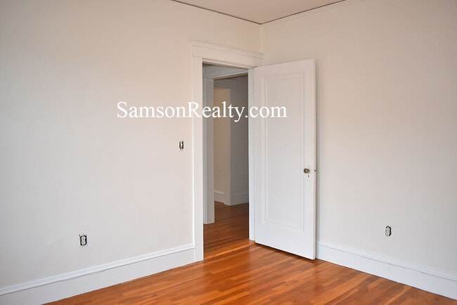 40 Sessions St, Unit 10 in Providence, RI - Foto de edificio - Building Photo