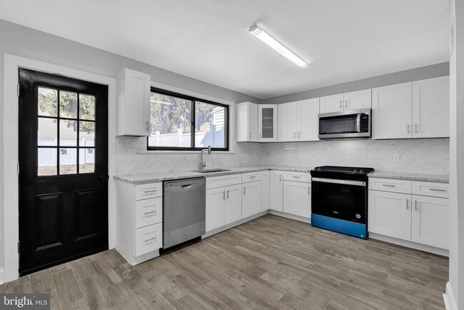 382 Martin St in Philadelphia, PA - Building Photo - Building Photo