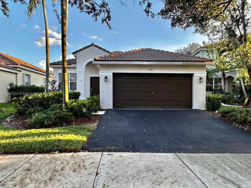 1761 Aspen Ln in Weston, FL - Building Photo