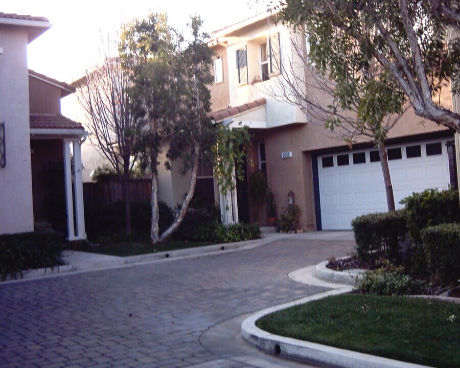 2525 Villamonte Ct in Camarillo, CA - Building Photo