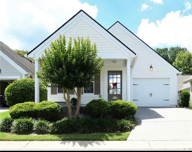 1409 Cottage Dr NW