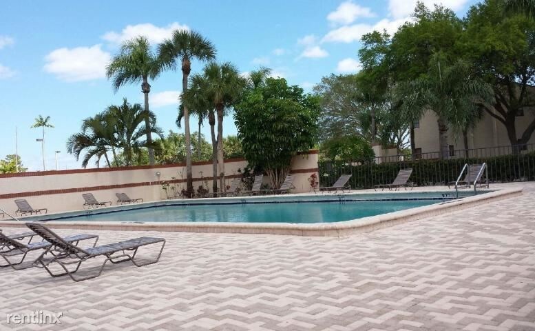 6649 Somerset Dr in Boca Raton, FL - Building Photo