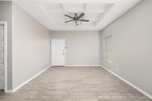 17 Davenport St in Weslaco, TX - Building Photo