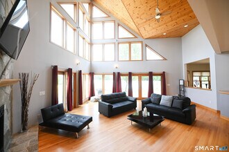 19 Longview Dr in North Haven, CT - Building Photo - Building Photo