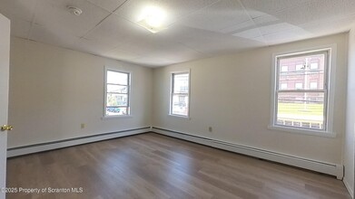 86 Lee Park Ave in Hanover, PA - Building Photo - Building Photo