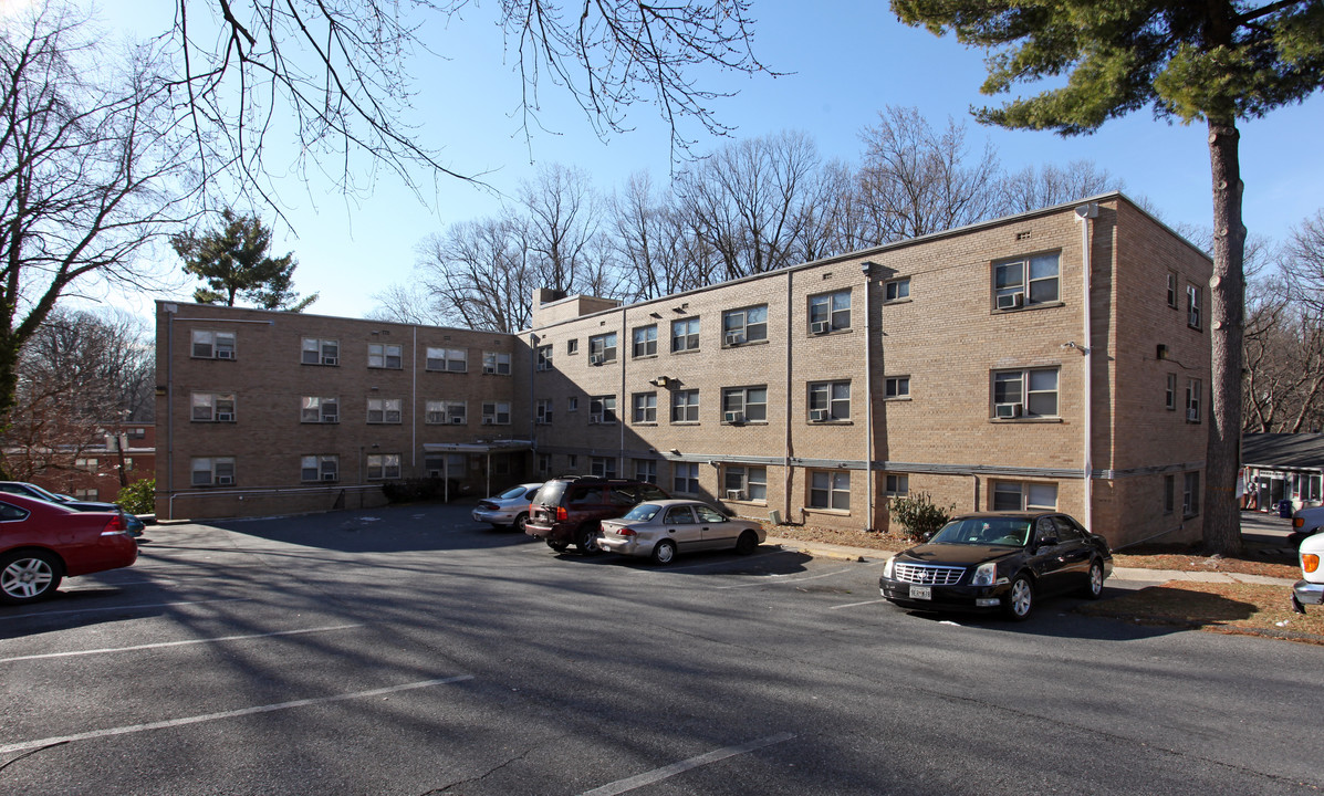 Birchwood in Takoma Park, MD - Foto de edificio