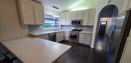 831 Pulteney Pl in Windsor, CA - Building Photo - Building Photo