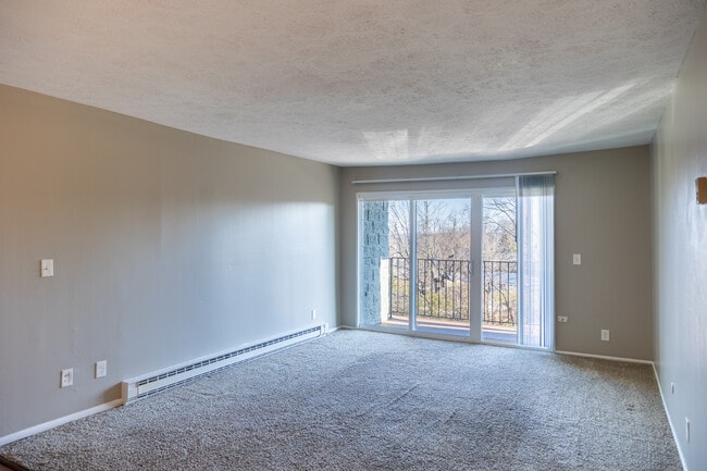 Oakwood Apartments in Dayton, OH - Building Photo - Interior Photo