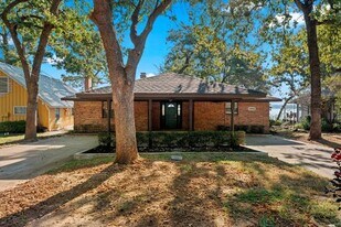 1006 Beverly Cir in Kemp, TX - Building Photo