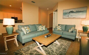 11070 Esteban Dr in Ft. Myers, FL - Foto de edificio - Building Photo