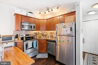 1832 Green St in Philadelphia, PA - Building Photo - Building Photo