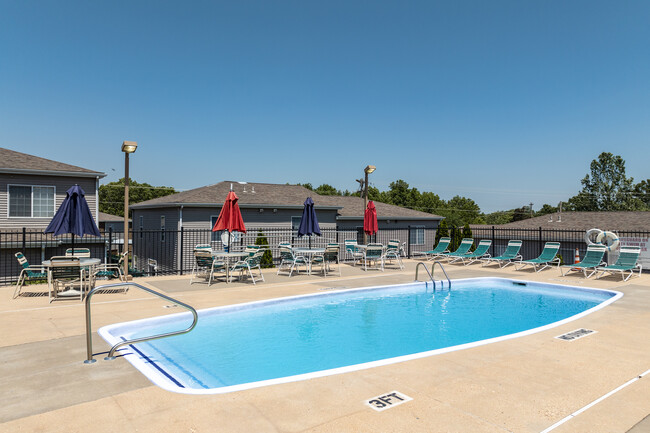 Oak Point Townhomes in St. Robert, MO - Building Photo - Other