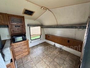 9831 TX-106 Loop in San Antonio, TX - Building Photo - Building Photo