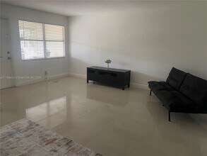 300 Layne Blvd in Hallandale Beach, FL - Building Photo - Building Photo