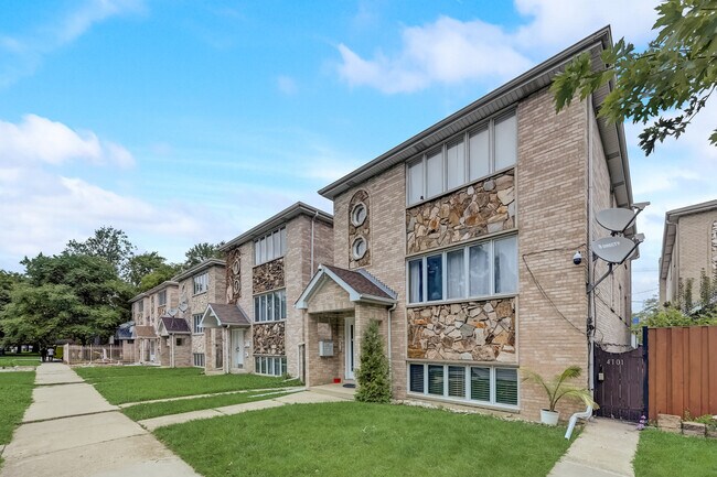 4101 N Dickinson Ave in Chicago, IL - Building Photo - Building Photo