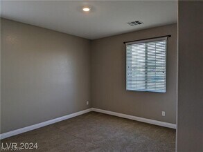 909 Old Creek Way in North Las Vegas, NV - Building Photo - Building Photo