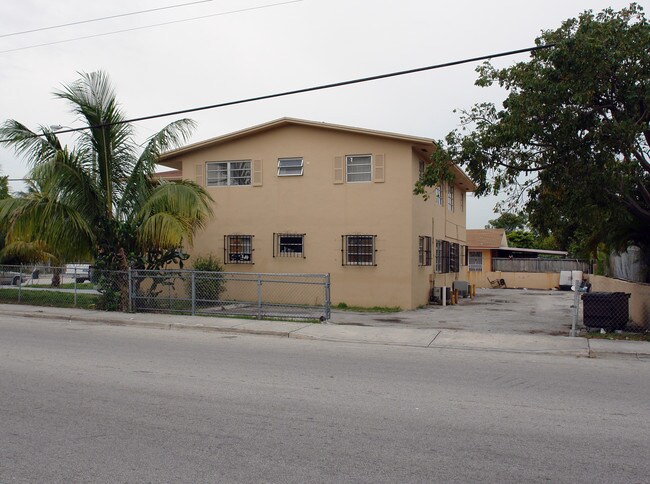 2400 NW 10th Ave in Miami, FL - Building Photo - Building Photo