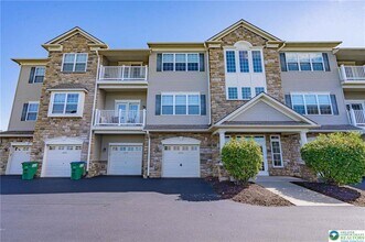 6885 Pioneer Dr in Macungie, PA - Building Photo - Building Photo