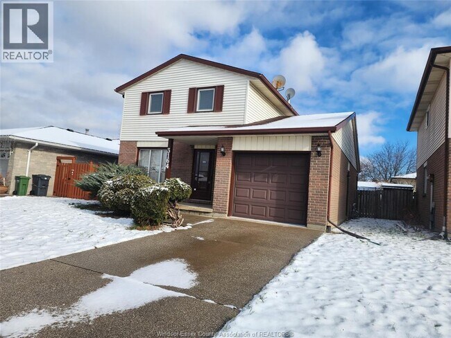 3164 Conservation Dr in Windsor, ON - Building Photo - Building Photo