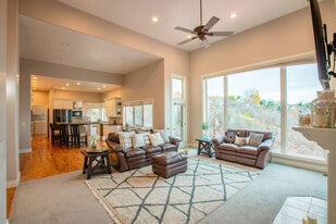 678 Scenic Hills Dr in North Salt Lake, UT - Building Photo