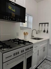212 NW 15th St in Miami, FL - Foto de edificio - Building Photo