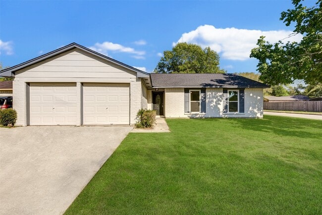 property at 16813 Glen Eagle Dr N