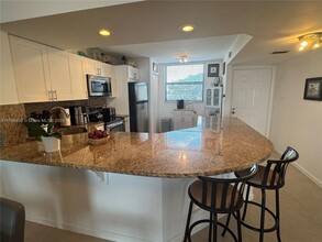 115 Lake Emerald Dr in Oakland Park, FL - Building Photo - Building Photo