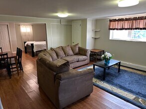 1023 Ponsi St, Unit G in Fort Lee, NJ - Foto de edificio - Building Photo