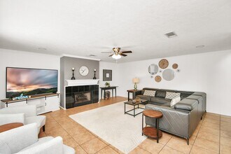 4827 Lazy Timbers Dr in Humble, TX - Foto de edificio - Building Photo