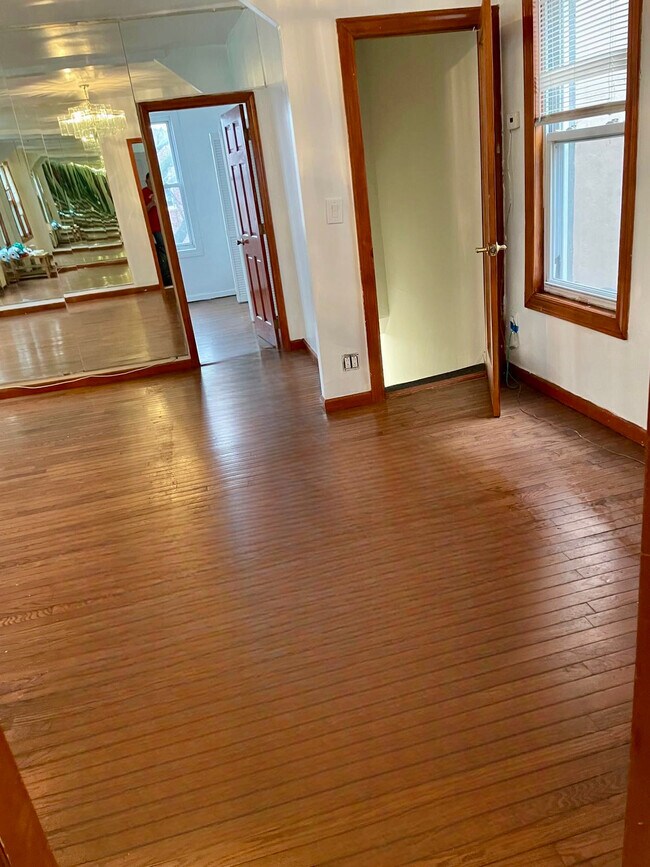 19-54-54 81st St in Queens, NY - Building Photo - Building Photo