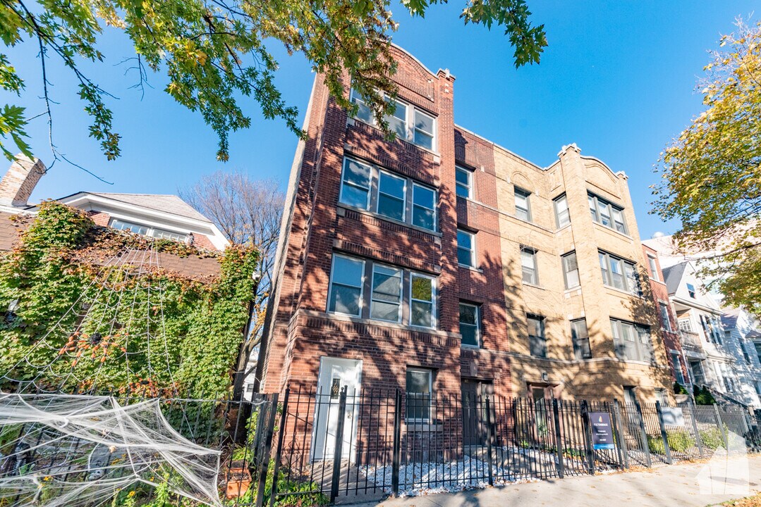 1122 W Addison St, Unit 1 in Chicago, IL - Building Photo