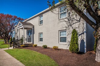 The George Apartment Homes in Indianapolis, IN - Building Photo - Building Photo