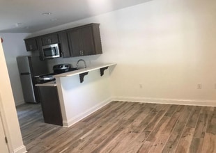 2282 New Holland Pike in Lancaster, PA - Foto de edificio - Building Photo