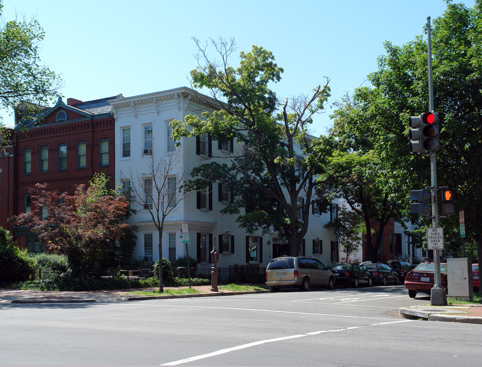 Les Aspin Student Apartment Building in Washington, DC - Building Photo