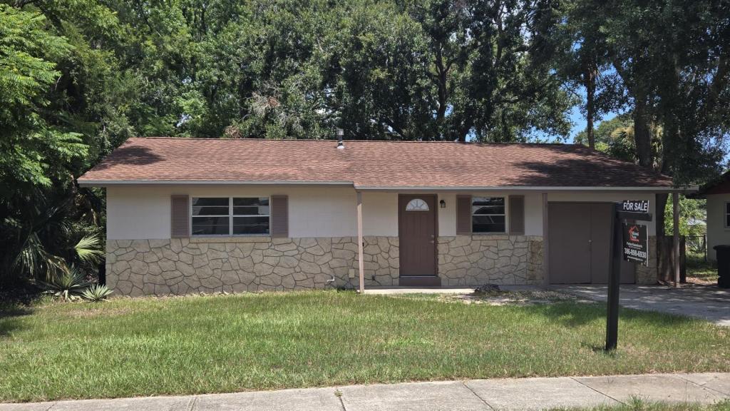 556 Lambright Rd in South Daytona, FL - Building Photo