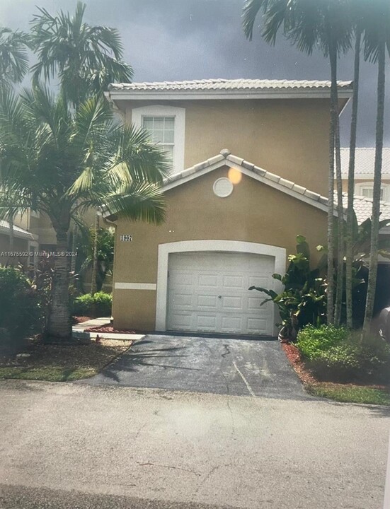 1907 Madeira Dr in Weston, FL - Building Photo